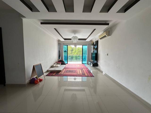 Renovated Corner Spacious Condo Gardenview