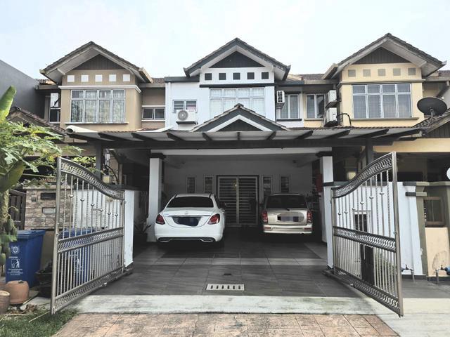 RENOVATED CANTIK Rumah Teres 2 Tingkat Shah Alam