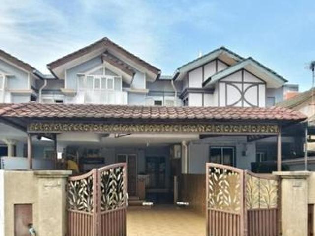 RENOVATED CANTIKDouble Storey Terrace Taman Universiti Bangi
