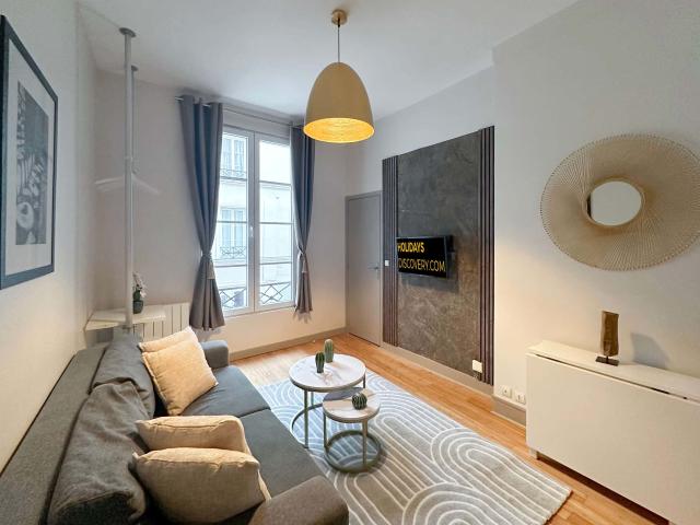 Renovated Champs Élysées Retreat