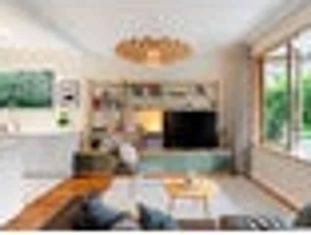 RENOVATED CHARACTER. ELEVATED. PRIVATE