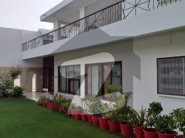 1000 Square Yards House In Clifton Block 4