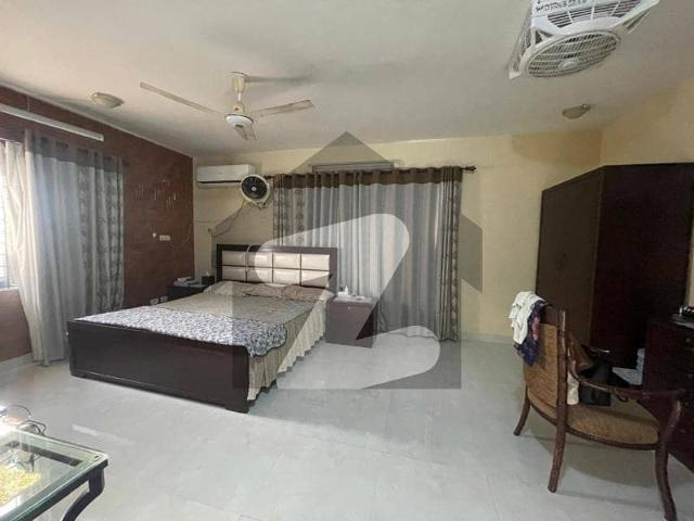 Renovated and maintained 300 square yards 4 bedroom bungalow with basement near to Nisar Shaheed Park DHA phase 4 is available for sale