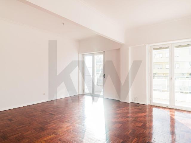 Renovated and equipped 3 bedroom apartment in Restelo for rent: ​Happiness is just a phone call away