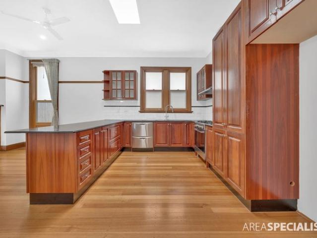 Renovated. and fully of Character 4 Bedroom Family Home in Yarraville