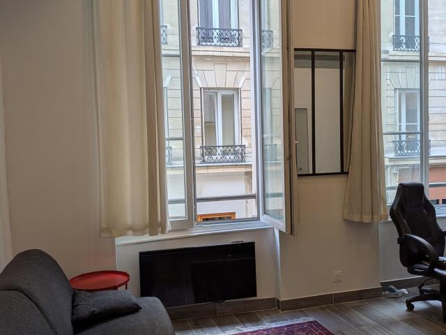 Renovated apartment on a quiet street Paris
