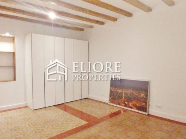 Renovated Apartment For Sale in el Gotic Barcelona 1 bed/ 1 bath