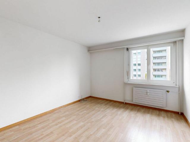 Renovated apartment in a quiet green location with a large balcony.