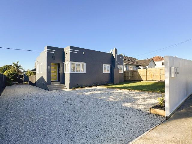 Renovated Art Deco Home Private, Sunny & Pet Friendly