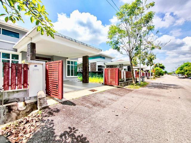 Renovated Banglo Setingkat Taman Belimbing Setia Durian Tunggal Melaka