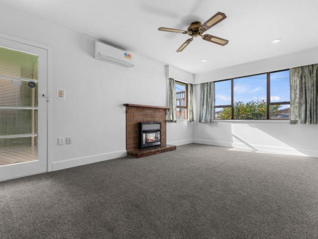 Renovated Beach Charmer!