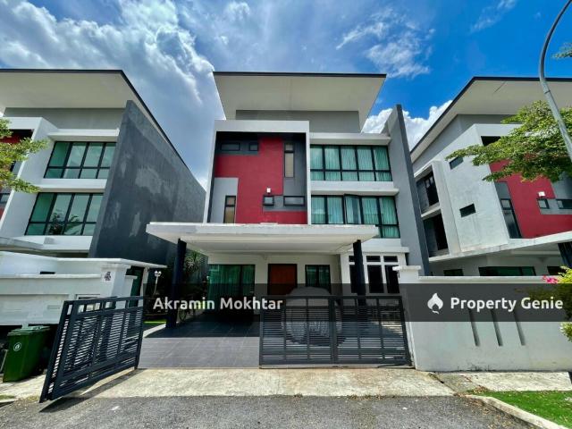 Renovated Beautiful Simple Interior Design Furnished 3 Storey Zero Lot Bungalow at Perdana Heights Seksyen U10 Shah Alam