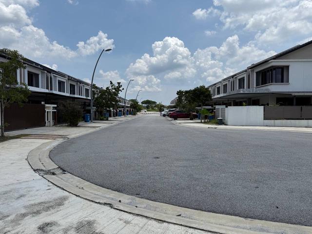 RENOVATED BELOW MARKET Rumah Teres 2 Tingkat di Elmina Green 1