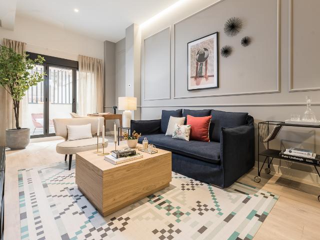 Renovated gound floor apartment with private garden for rent