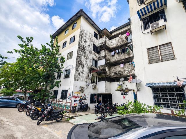 Renovated GROUNDFLOOR Corner Unit Flat Puchong Perdana Puchong