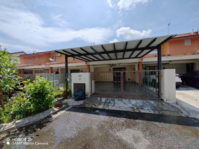RENOVATED Double Storey TERAS HOUSE Taman Salak Baiduri Salak Tinggi
