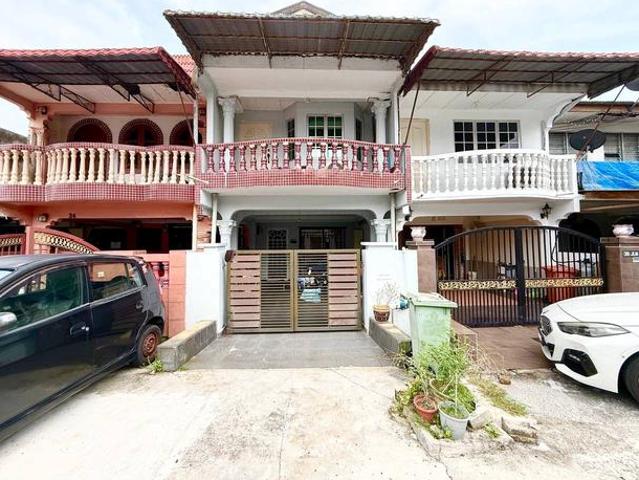RENOVATED Double Storey Terrace Taman Medan PJS 4