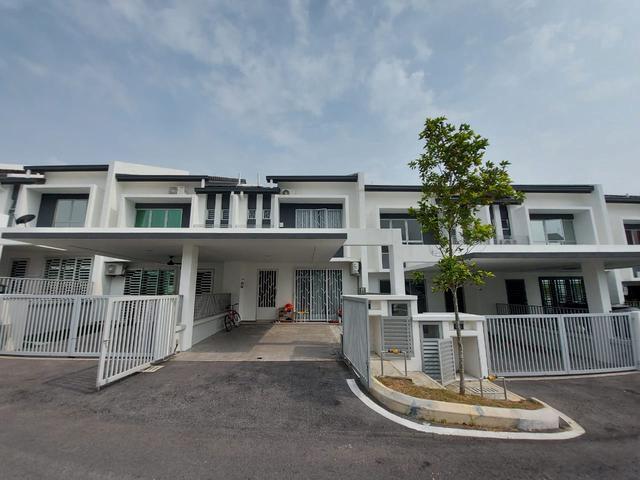 Renovated Double storey terrace taman Laman Orkid