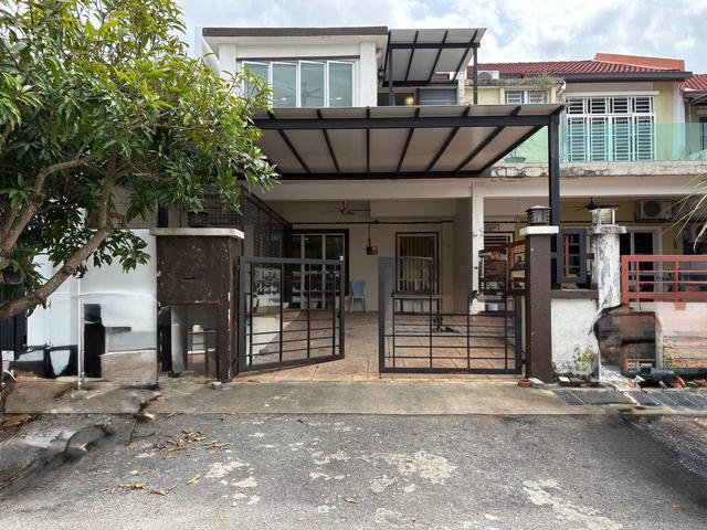 RENOVATED Double Storey Terrace Taman Pelangi Semenyih 2 Oakberry
