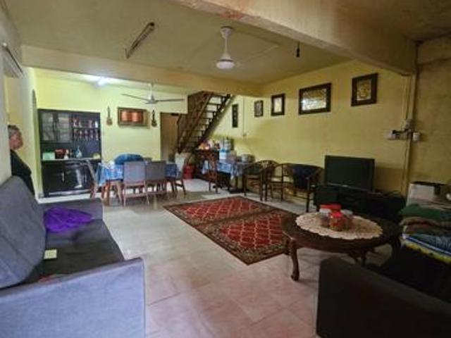 RENOVATED Double Storey House Jalan Rotan Semut Seksyen 18 Shah Alam
