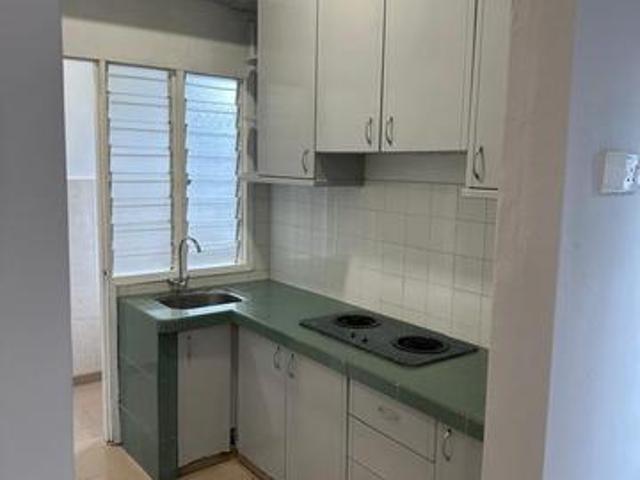 Renovated Dahlia Apartment 4th Floor 3R1B Taman Putra Perdana Puchong