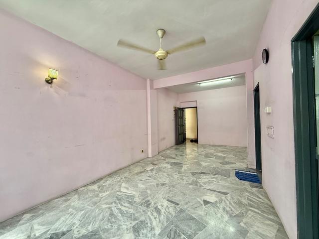 RENOVATED Daisy Apartment Taman Kinrara