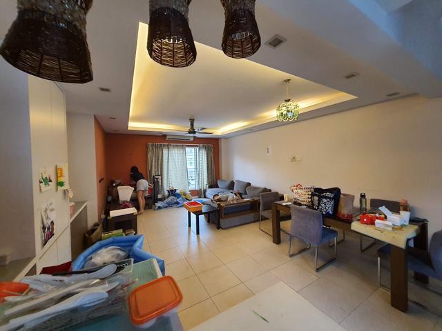 RENOVATED DAlpinia Townhouse Upper Unit 2200SF SPACIOUS GATEDGUARDED