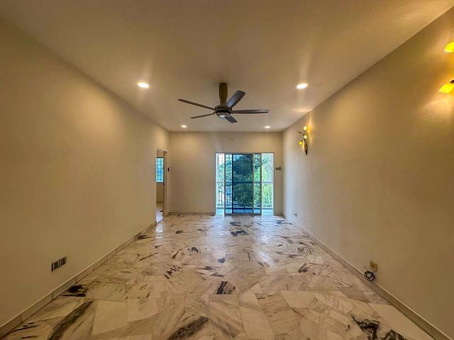 RENOVATED Desa View Towers Condominium Taman Melawati 1056 SQFT