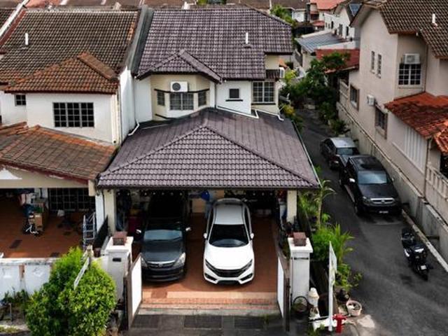 RENOVATED END LOT 2Storey Superlink House Seksyen 6 Kota Damansara