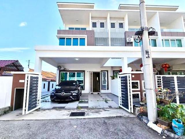 Renovated End Lot Teres 2 Tingkat Taman Merak Bukit Baru Melaka