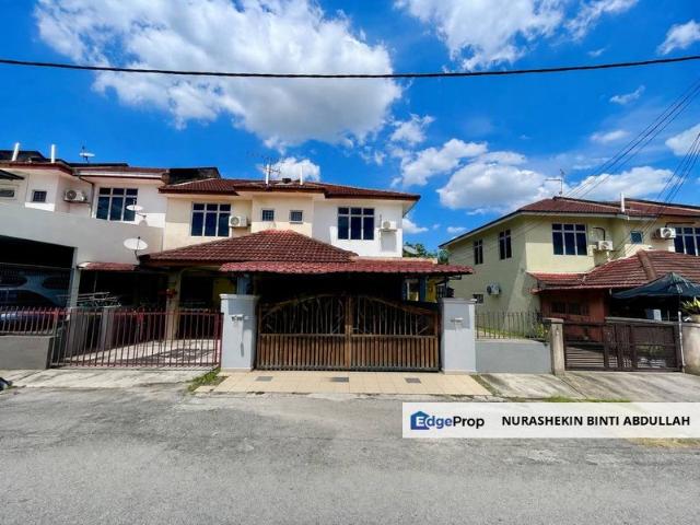 Renovated End Lot Double Storey Terrace Taman Semenyih Mewah, Semenyih