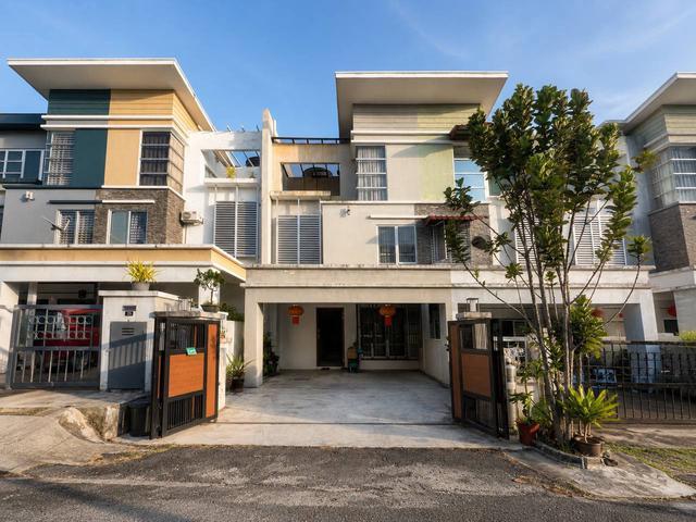 Renovated Extended 3 Storey House Taman Sri Putra Sungai Buloh