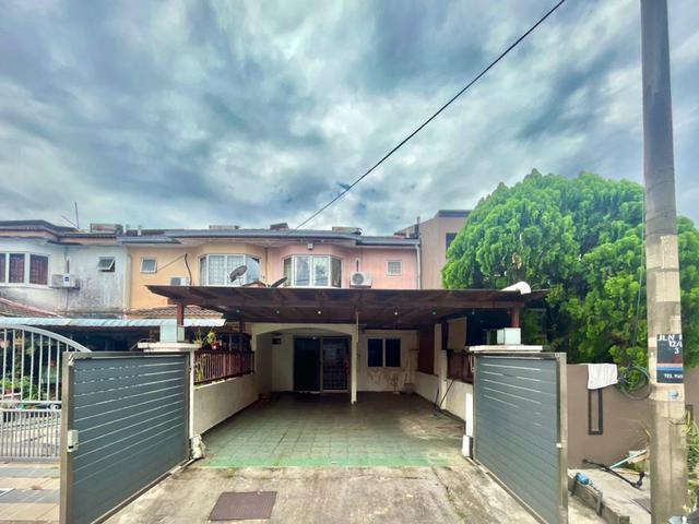 RENOVATED EXTENDED KITCHEN House PU12 Near SK Puchong Utama 1