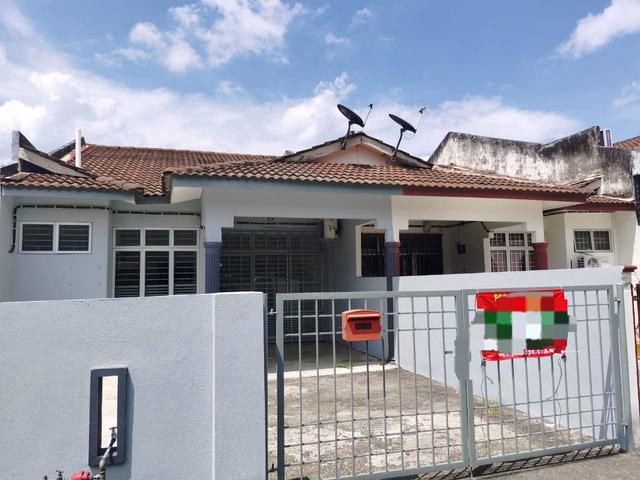 Renovated Extended Kitchen Ready to Move in Taman Kerisi