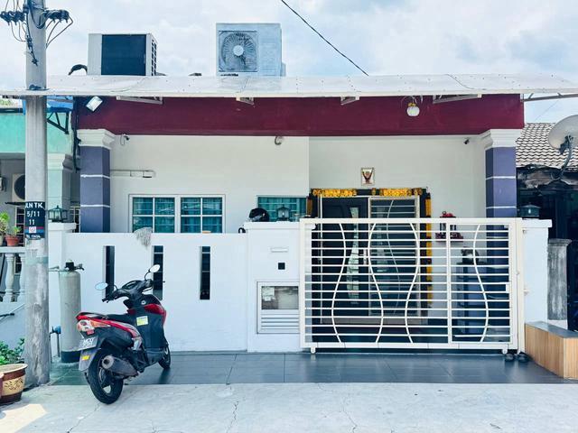 RENOVATED EXTENDED Single Storey Terrace Taman Mawar Puchong