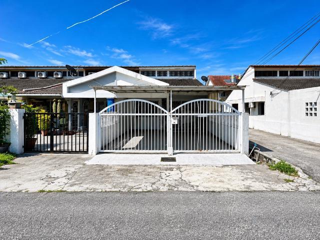 RENOVATED EXTENDEDFREEHOLD End lot Bandar Sri Damansara SD3