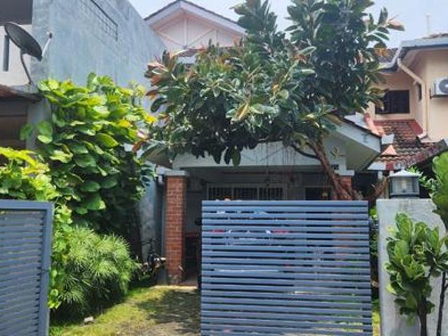 Renovated Facing Open 2 Storey Seksyen 7 Jalan Platinum Shah Alam
