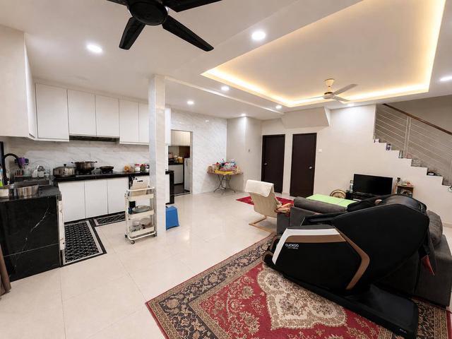 RENOVATED FACING TASIK 2 Storey Semi D Taman Desiran Bayu Puchong