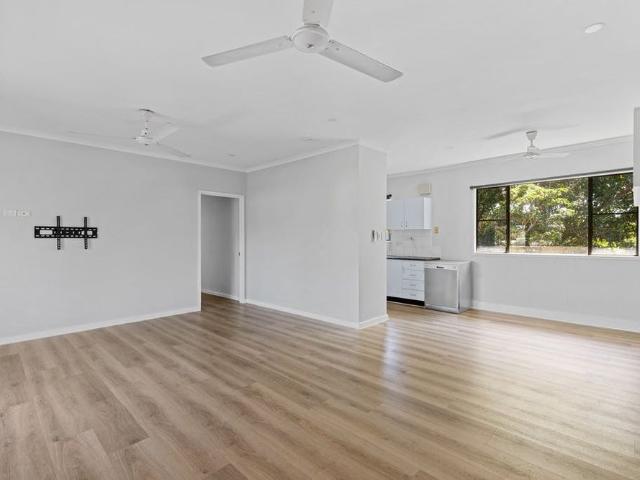 RENOVATED FAMILY HOME WITH POOL & PRIME LOCATION!
