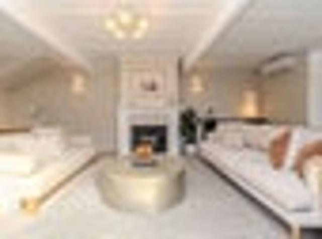 RENOVATED FAMILY HOME WITH POOL