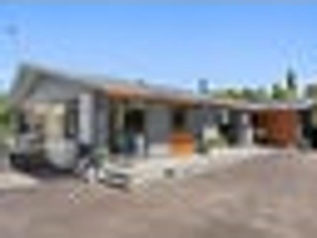 Renovated Family Living with a Pool to Love