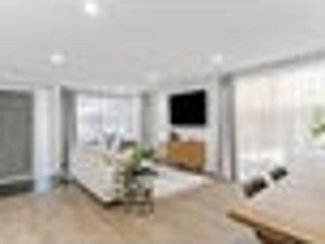 Renovated Family Living in Sought After Addison