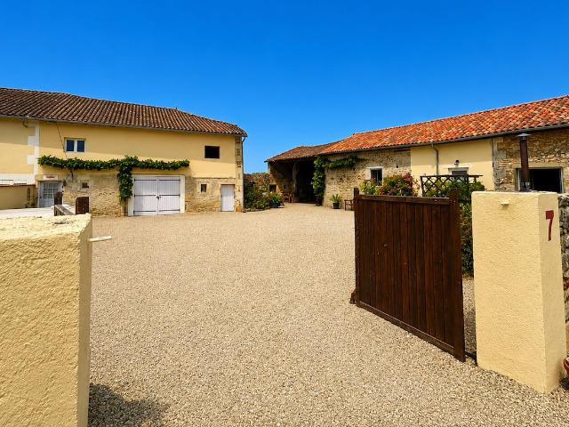 Renovated Farmhouse gite & gite and studio