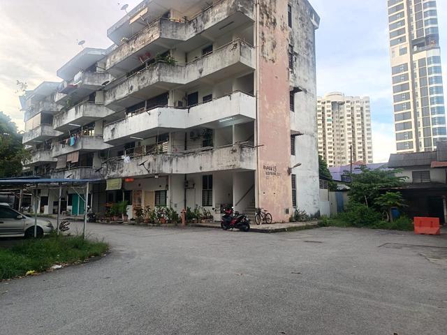 Renovated Flat Taman Batu Bukit 2