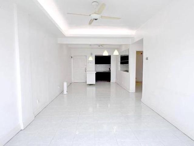 Renovated Freehold 1062 Apartment Anggerik Villa 2 Kajang