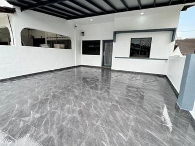 Renovated Freehold End Lot Taman Perling
