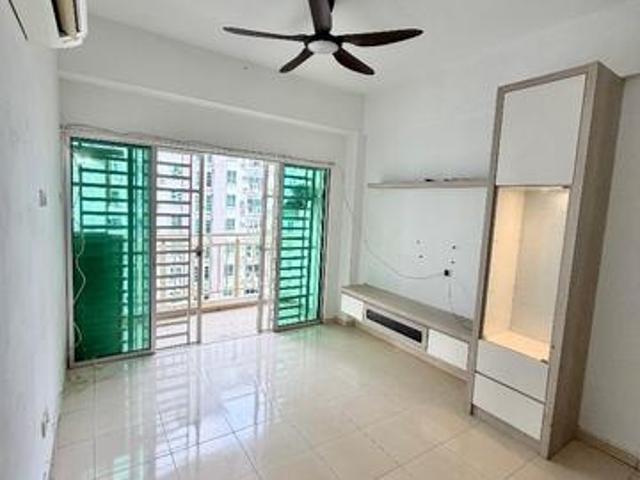 Renovated Freehold Idaman Iris with 1 Carpark Pool View Unit
