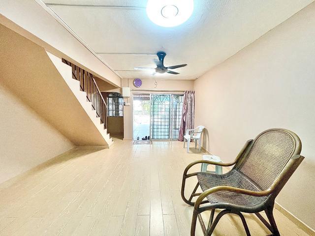 RENOVATED FULLY EXTEND FACING OPEN Below 400K Seksyen 25 Shah Alam