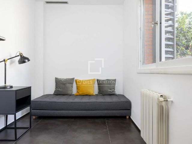 Renovated furnished apartment with terrace for rent between Gracia and Sant Gervasi