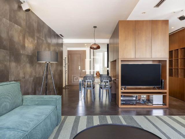 Renovated furnished apartment with terrace for rent between Gracia and Sant Gervasi